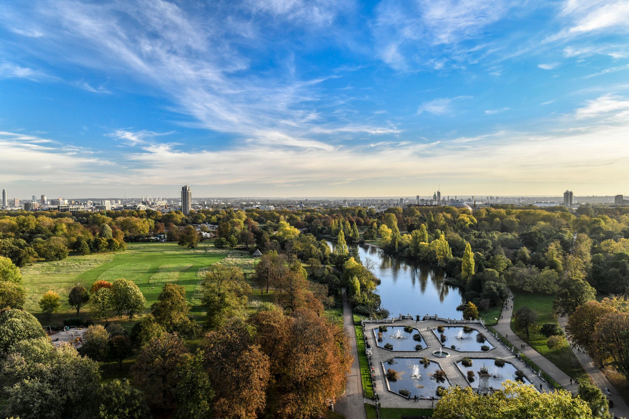 Гайд парк находится. Гайд-парк (Hyde Park). Роял парк Лондон. Грин парк Лондон сверху. Richmond Park London c высоты.